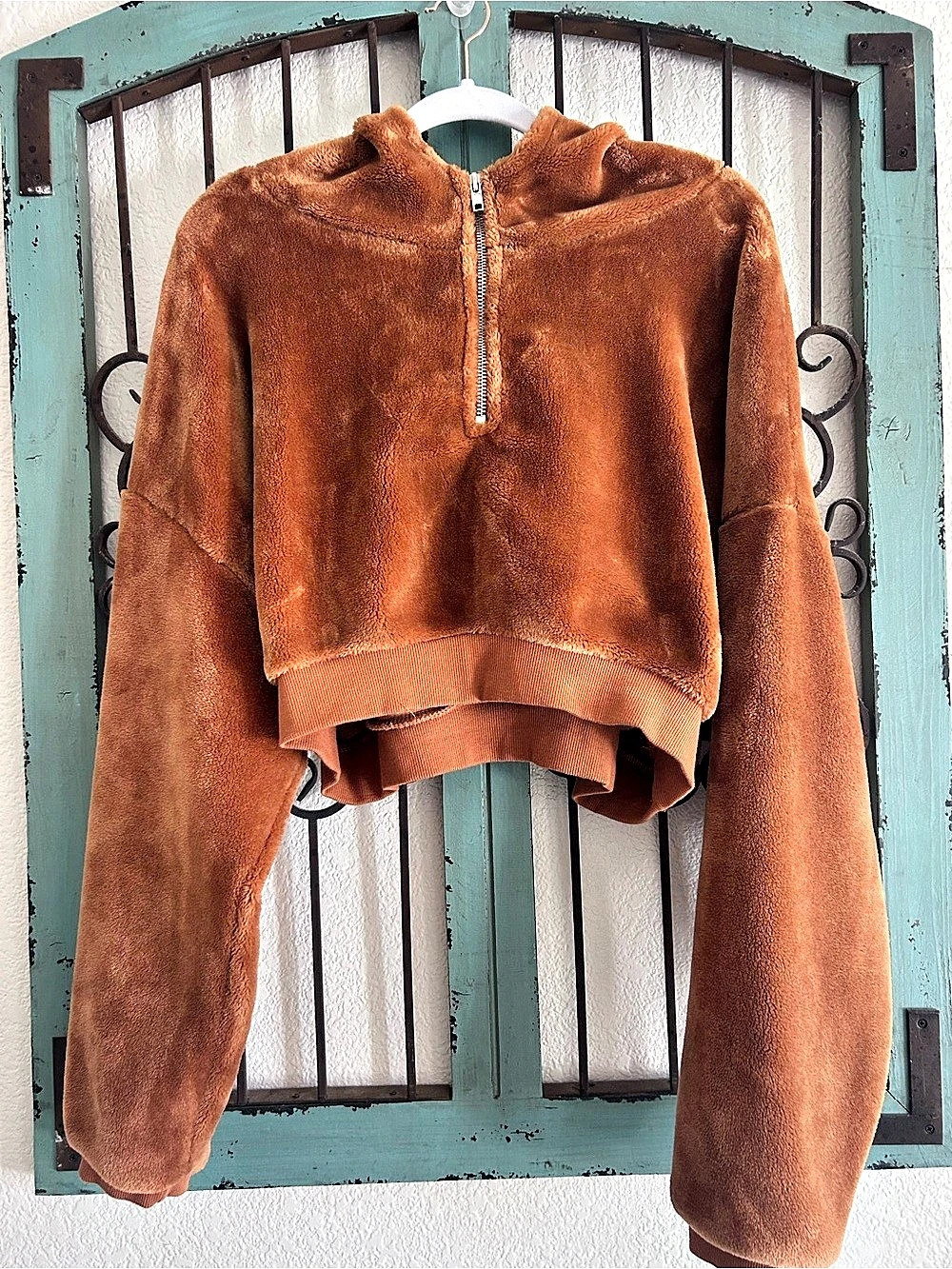 BDG Cropped Brown Faux Fur Half-Zip Hoodie Size Large Like New